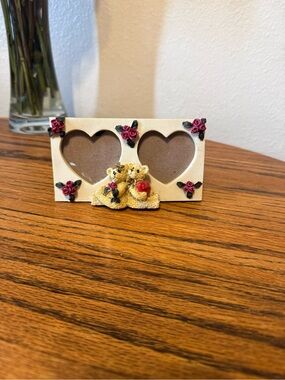 Vintage 90s bear heart frame